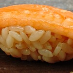 鮨処 凜 - 赤酢の酢飯のアップ