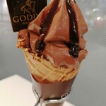 GODIVA - ダブルチョコレート　ワッフルコーン662円