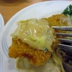 洋食屋とまと畑 - 魚のフライには相性ピッタリのタルタルソースをたっぷりつけてご飯をいただきました。

