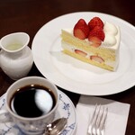 椿屋珈琲 新宿茶寮 - ストロベリーショートケーキ＋椿屋スペシャリティブレンド