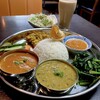 ムグラン - ネパーリカナセット。おかず多いしライスと豆がおかわりフリー