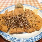 洋食勝井 - ゴマたっぷり。