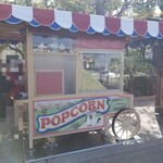 ポップコーンワゴン リバティ・ランディング・ダイナー前 - 