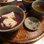 Akafuku - ・赤福ぜんざい 700円、ぜんざいに茶と塩昆布がついているみたい