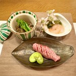 あ吽 - 先付け   奥右 和牛時雨煮    奥左 花わさび  甘エビ                 
手前が肉寿司