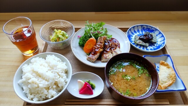 食とせいかつ いっさい (issai) - 韮山/食堂 | 食べログ