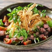 自家製ローストビーフと寿司屋のガリドレサラダ