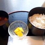 Kanda Koshitsu Zaiakaya Toritsugu - 味噌汁、漬物、ご飯