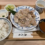 Anchisuteki Tororo Mugimeshi Butamaru - 