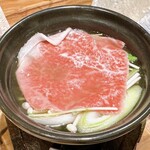 Marukyuu Ryokan - 煮物代り 和牛静岡茶しゃぶしゃぶ 和牛・根深葱・榎茸・芹・静岡産緑茶