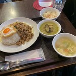 渋谷 ガパオ食堂 - 