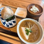 Isato Ya - おにぎり牛煮込み定食 1080円