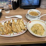 Gyouza No Oushou - 餃子2人前＆炒飯(ジャストサイズ)＆玉子スープ