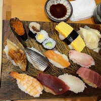 東鮨 新店 - にぎり10貫　900円
