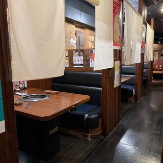 のれんの半個室