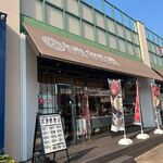 フルーツクローゼットカフェ - ボンラパスの一階にあるリンゴ飴とフルーツサンドが楽しめるカフェです。 
