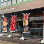 フルーツクローゼットカフェ - お店はボンラパス百道の一階にあります。