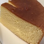 バターケーキの長崎堂 - 中もみっしり、重量感あって、お茶請けに万人問わず喜ばれる手土産