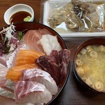 Furukawa - 海鮮丼(大盛)＝1080円
                        鯛のカマ煮付＝300円←持ち帰り
                        