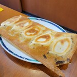 Shunkouen - アラカルトメニューの餃子 大きいもの5つ羽根つき餃子 380円