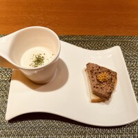 鉄板ダイニング織部 - 口取り　カリフラワーのスープとパテカン