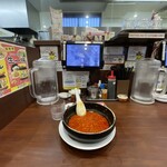 Rairai Tei - タッチパネルでの注文式。梅干しが無料食べ放題。通された席には前の客の丼などが。すぐに片していただけたが雑な清掃を目撃してしまい引いてしまった。清掃済みの席は他にもあったのでそちらに通してほしかった。