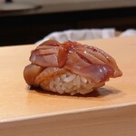 鮨 はしもと - 赤貝 舎利との間に紐