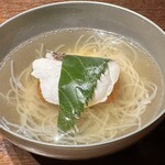 赤坂 鮨大谷 - 真鯛の桜蒸しと新玉葱の真薯、ビーフンのお椀