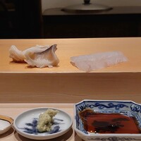 鮨 はしもと - 右:鮃､左:北寄貝