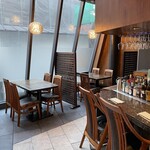 鉄板焼 花 - 店内。