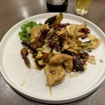 四川 郷土菜 シャンバァロウ - テッポウ(腸)と茄子のカリカリ炒め(脆皮茄子猪肠) 1050円