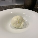 鉄板焼 花 - 無添加 塩ミルクアイス。美味し。