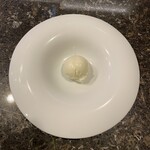 鉄板焼 花 - 無添加 塩ミルクアイス。美味し。