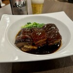 四川 郷土菜 シャンバァロウ - 皮付バラ肉の醤油煮(経典東坡肉) 1650円