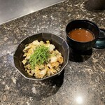 鉄板焼 花 - 高菜とガーリック焼き飯と伊勢海老の赤出汁。美味し。