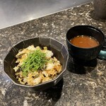 鉄板焼 花 - 高菜とガーリック焼き飯と伊勢海老の赤出汁。美味し。