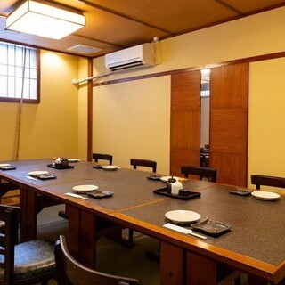 《カウンターから個室まで完備》様々な場面に対応する創作居酒屋