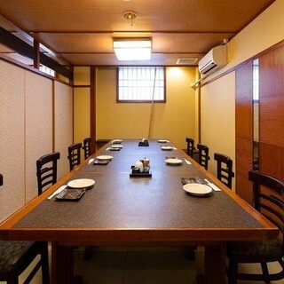 お席は座椅子・テーブル、どちらのスタイルでもご用意可能。