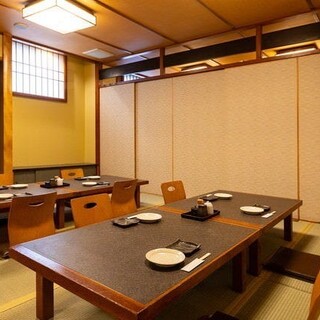 広々とお過ごしいただけるお座敷は少人数様での利用も可能です。
