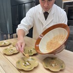赤坂おぎ乃 - 店内に胡麻の風味が一気に広がります