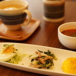 つむぐカフェ - 味付けにこだわった前菜三種