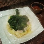 やさいや 鉄板焼野菜 - 豚肉と野菜のカルファタ蒸し
      