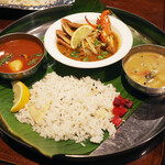 ガネーシュ - シーフードミールス(4300円) 牡蠣のラッサム、ナンドゥマサラ、カダッパ