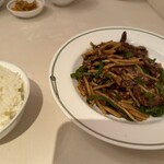 中国飯店 - ご飯と青椒肉絲