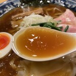 自家製麺 ロビンソン - 出汁の効いたスープ