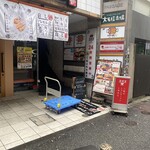 333 - 店頭　やっぱり営業中かどうか分かりにくい階下