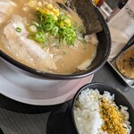 Ra-Men Shin Zou - 味噌とんこつチャーシュー＋小ごはん　830円