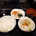 やきやき亭　横川店 - ランチのセット（ライス、サラダ、ナムル、スープ）