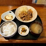 津々味亭 - 料理写真:焼き肉定食（税込み９４０円）
