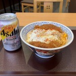 Kakiage Juuwari Soba Chousuke - カツ丼と缶ビールはアサヒのジョッキ缶。